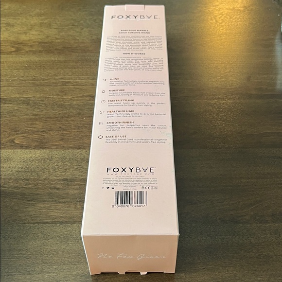 FoxyBae Rose Gold Marble Curling Wand - Picture 3 of 3